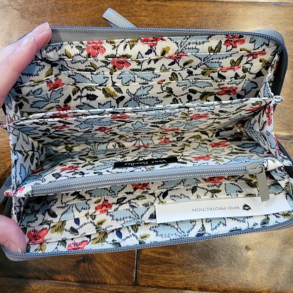 EUC Vera Bradley RFID Accordian Wristlet in Denim Gray with Pink Flowers - Picture 6 of 9